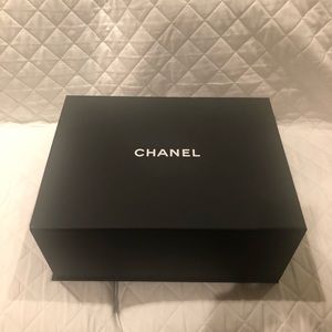 Chanel magnet flap box